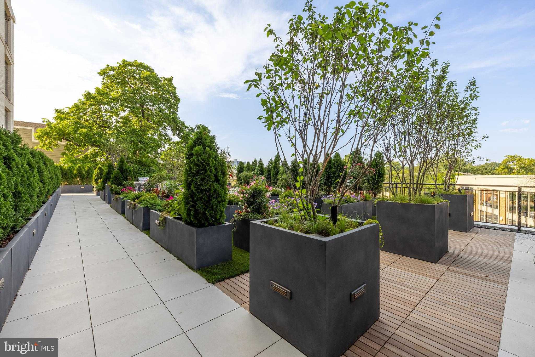 6718 Lowell Ave Unit 604 photo 40