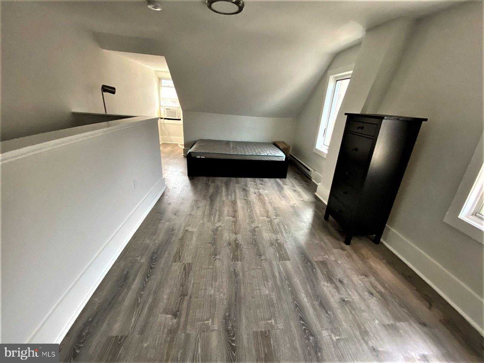 515 Thomas St photo 30