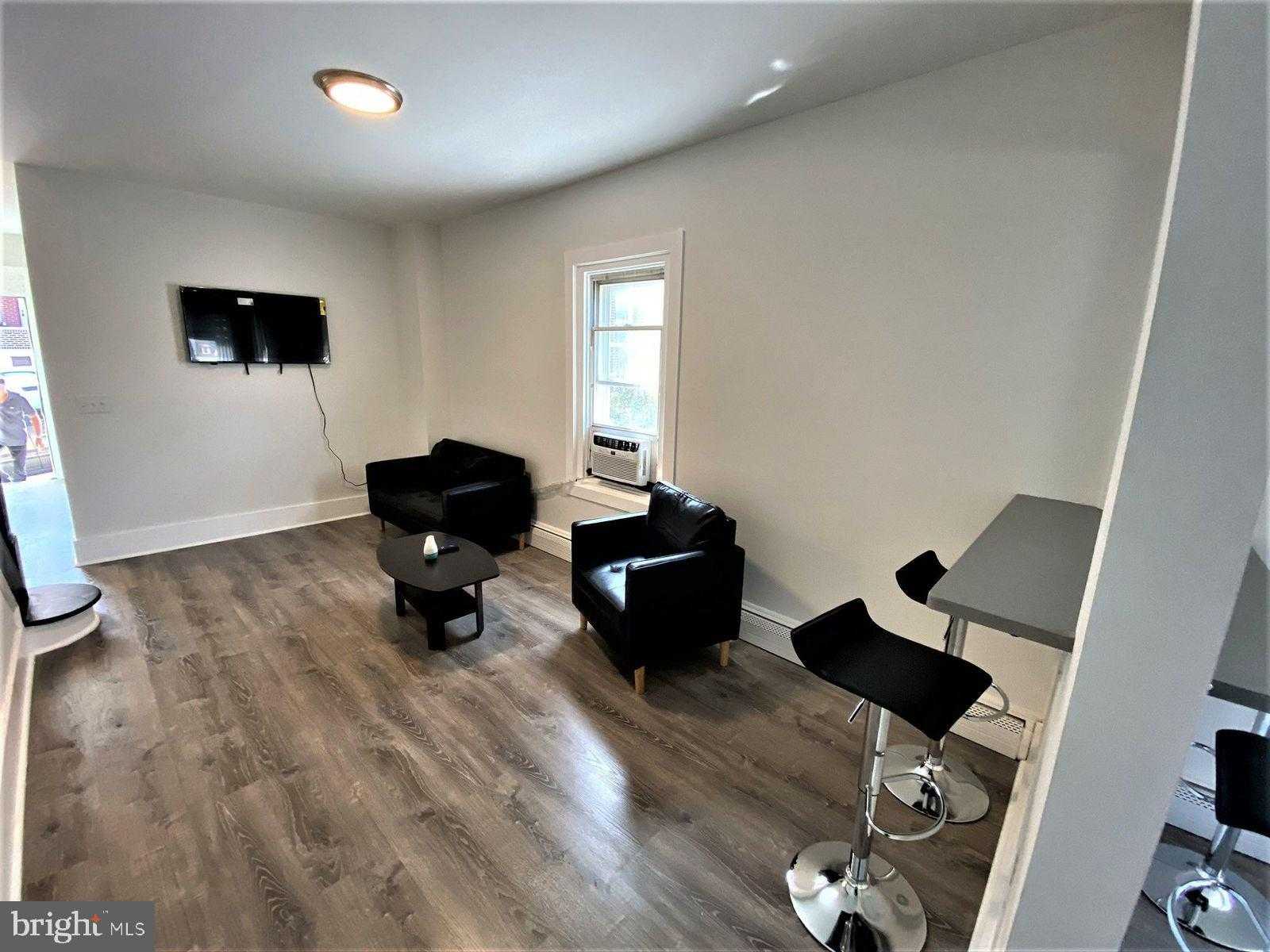 515 Thomas St photo 8