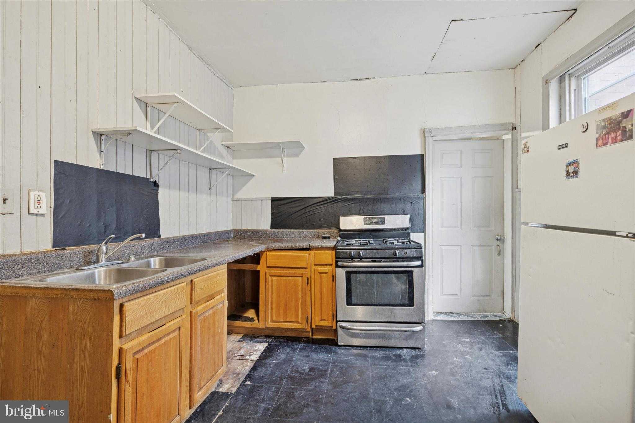 5124 Newhall St photo 11