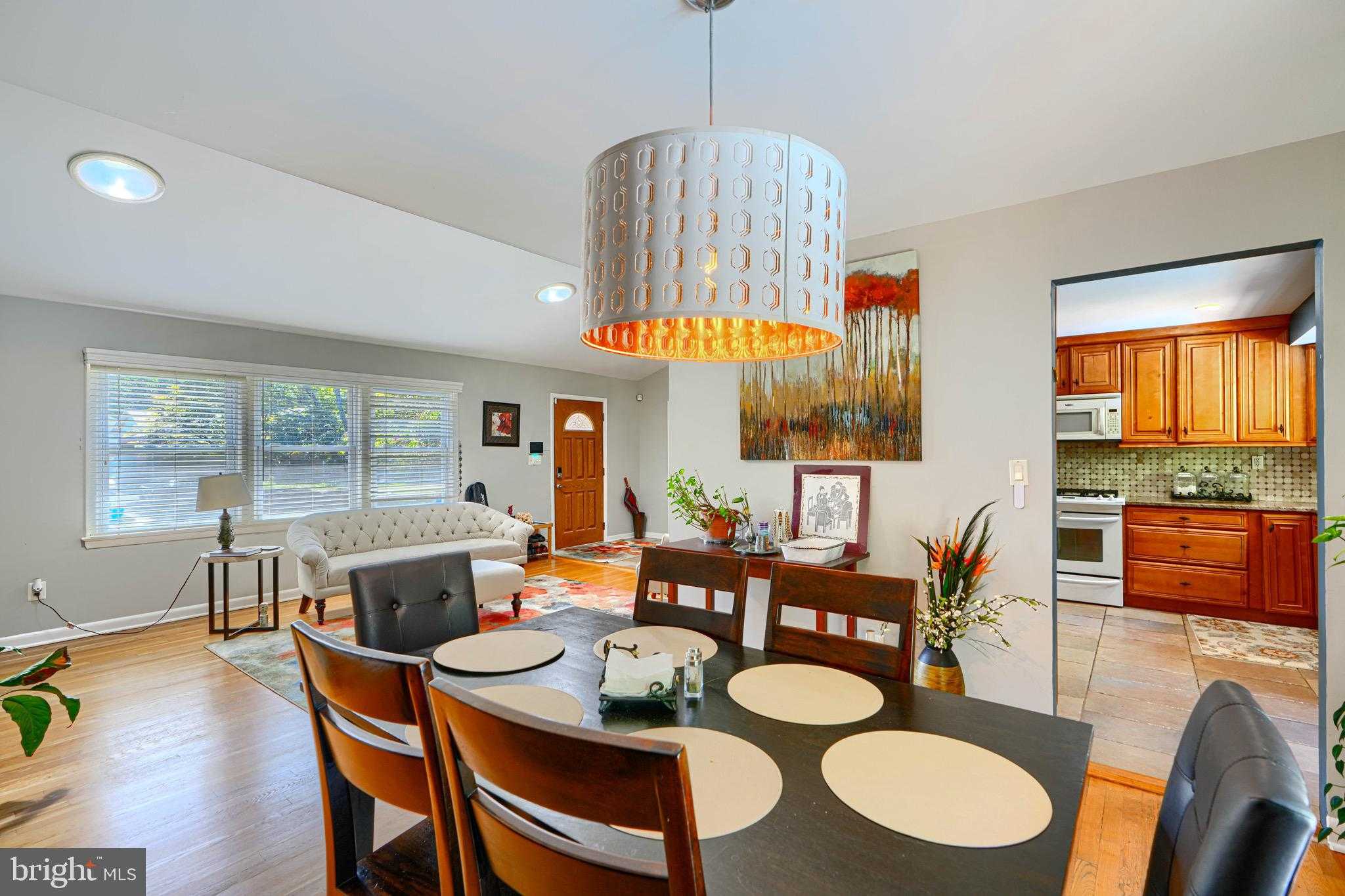 10708 Woodsdale Dr photo 13