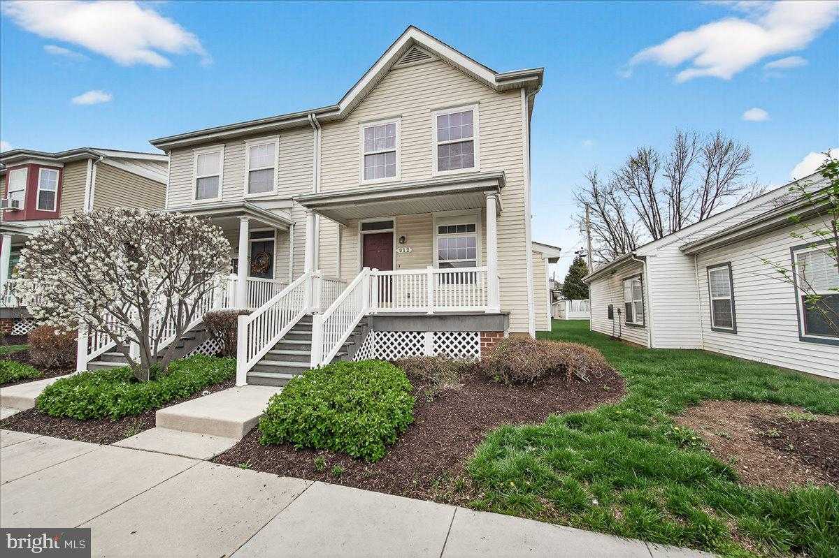 912 Lanvale St photo 4