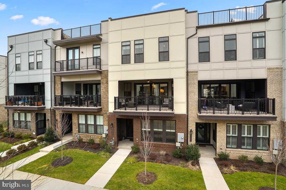 23049 Cottonwillow Sq photo 3