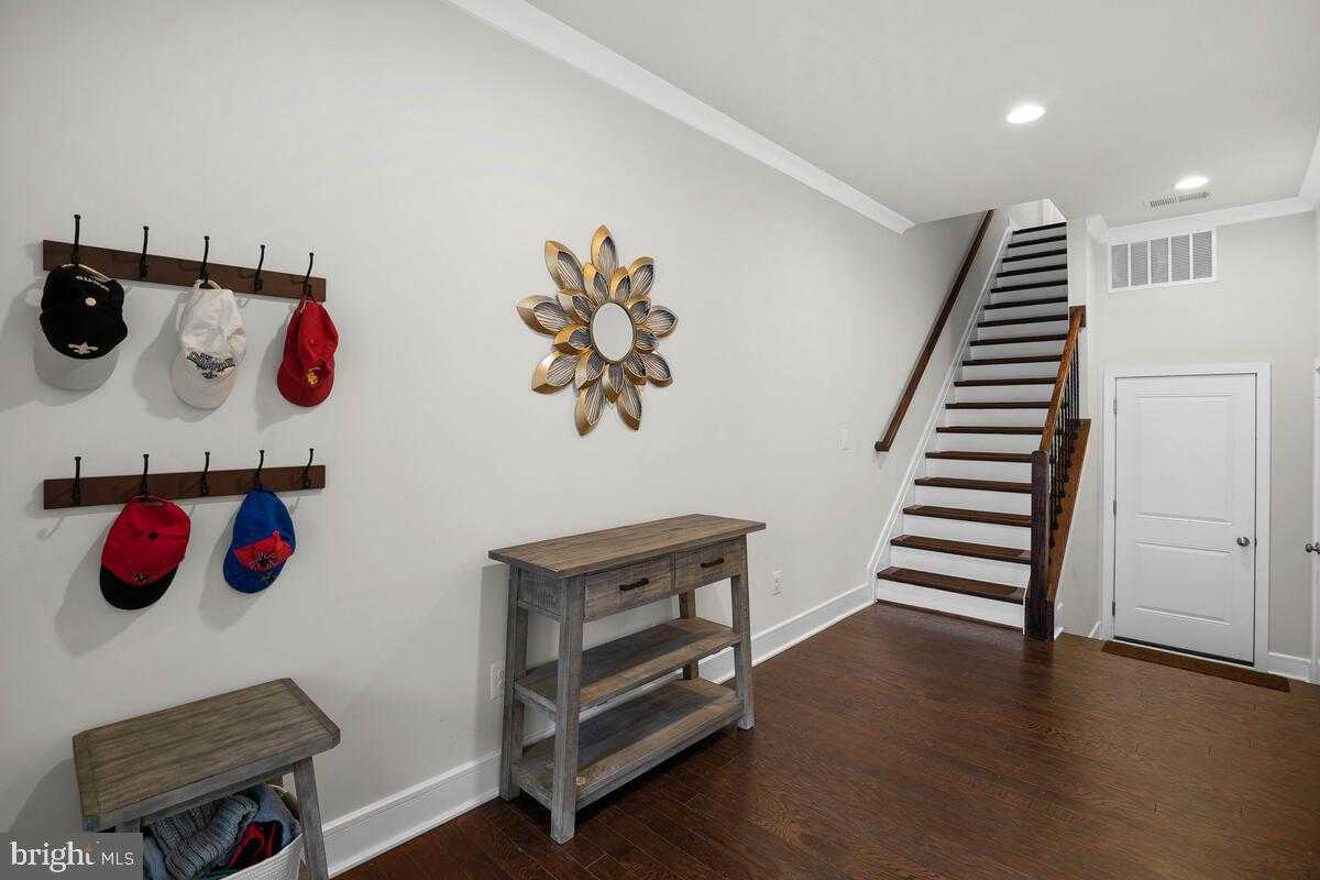 23049 Cottonwillow Sq photo 6