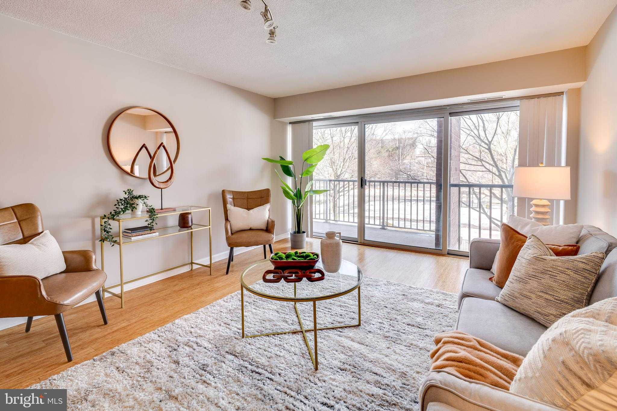 1300 Army Navy Dr Apt 201 photo 2