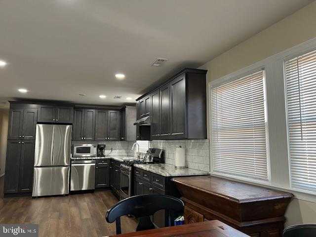 309 Burnside Ave photo 4