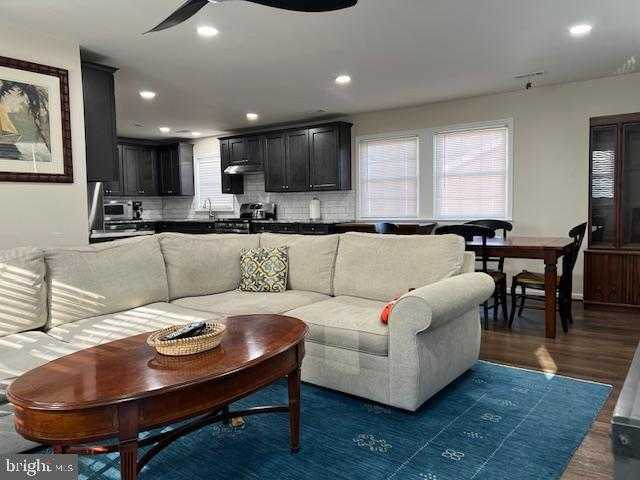 309 Burnside Ave photo 7