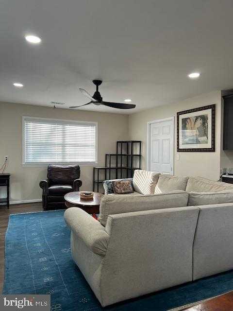 309 Burnside Ave photo 8