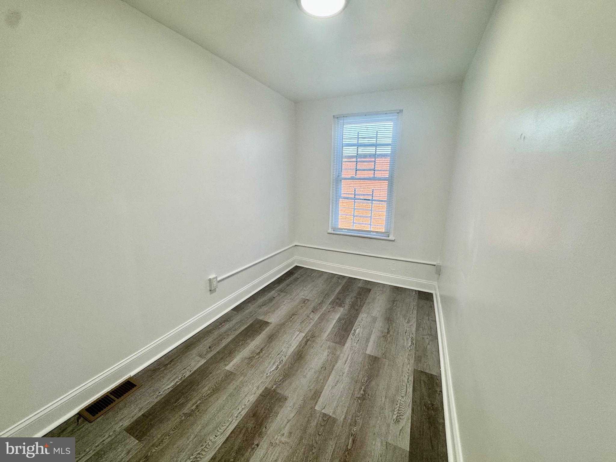 2692 Wilkens Ave photo 14