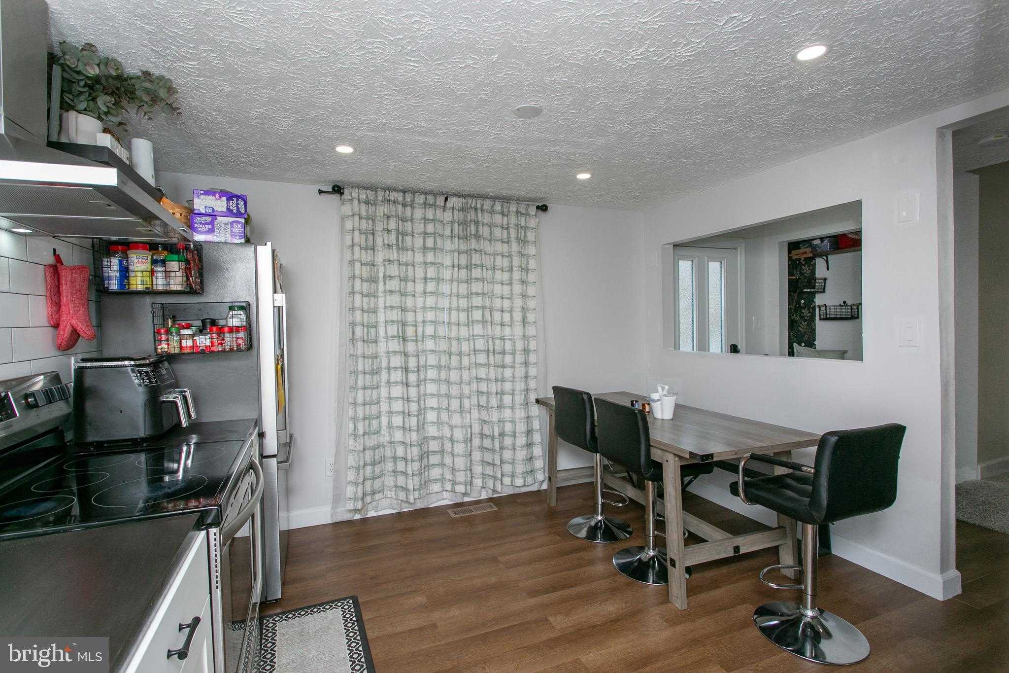 905 Pleasant Hill Ln photo 6