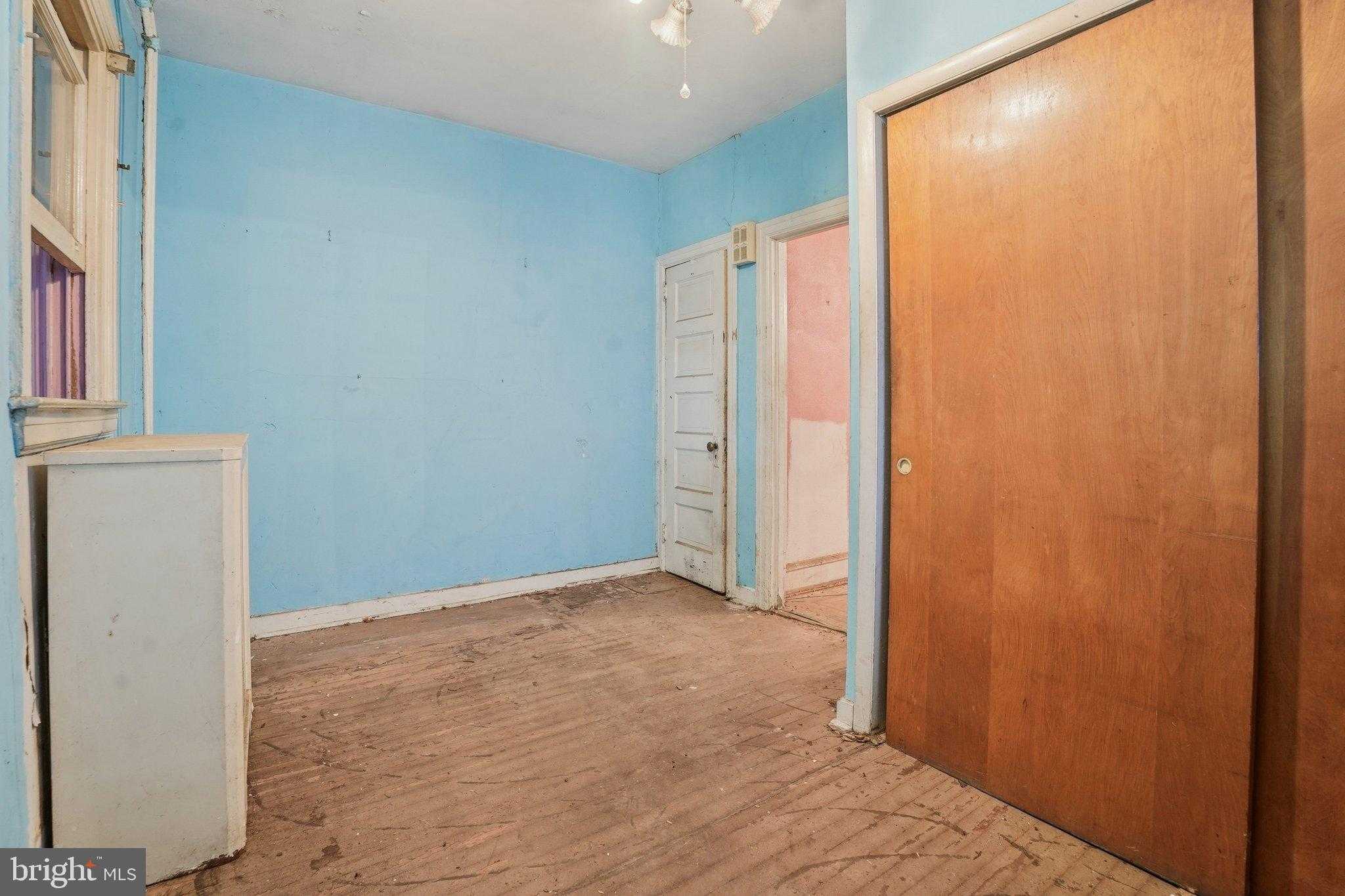 5322 James St photo 14