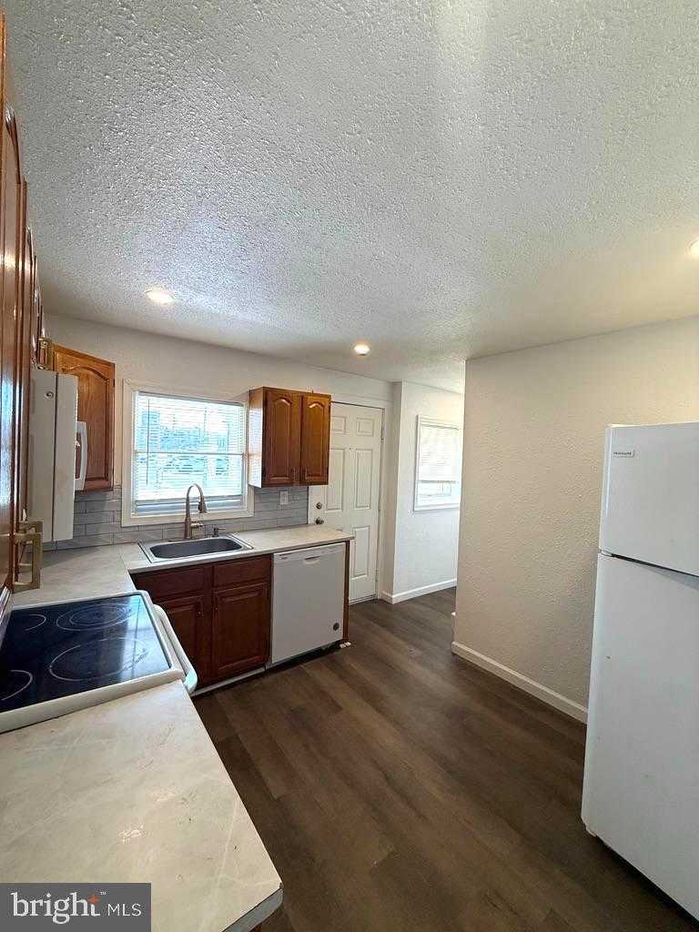 270 Calder St photo 24