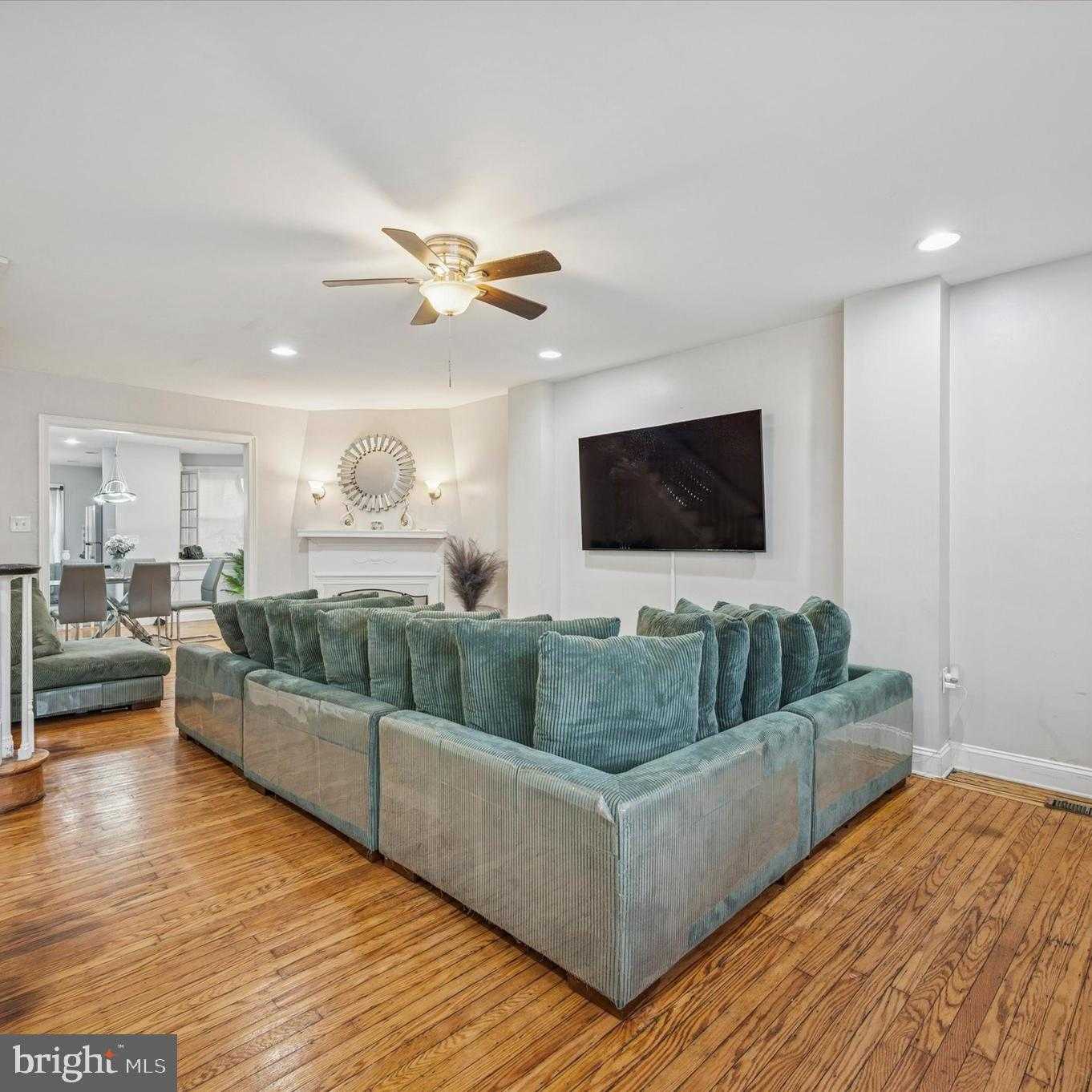 2308 78th Ave photo 4