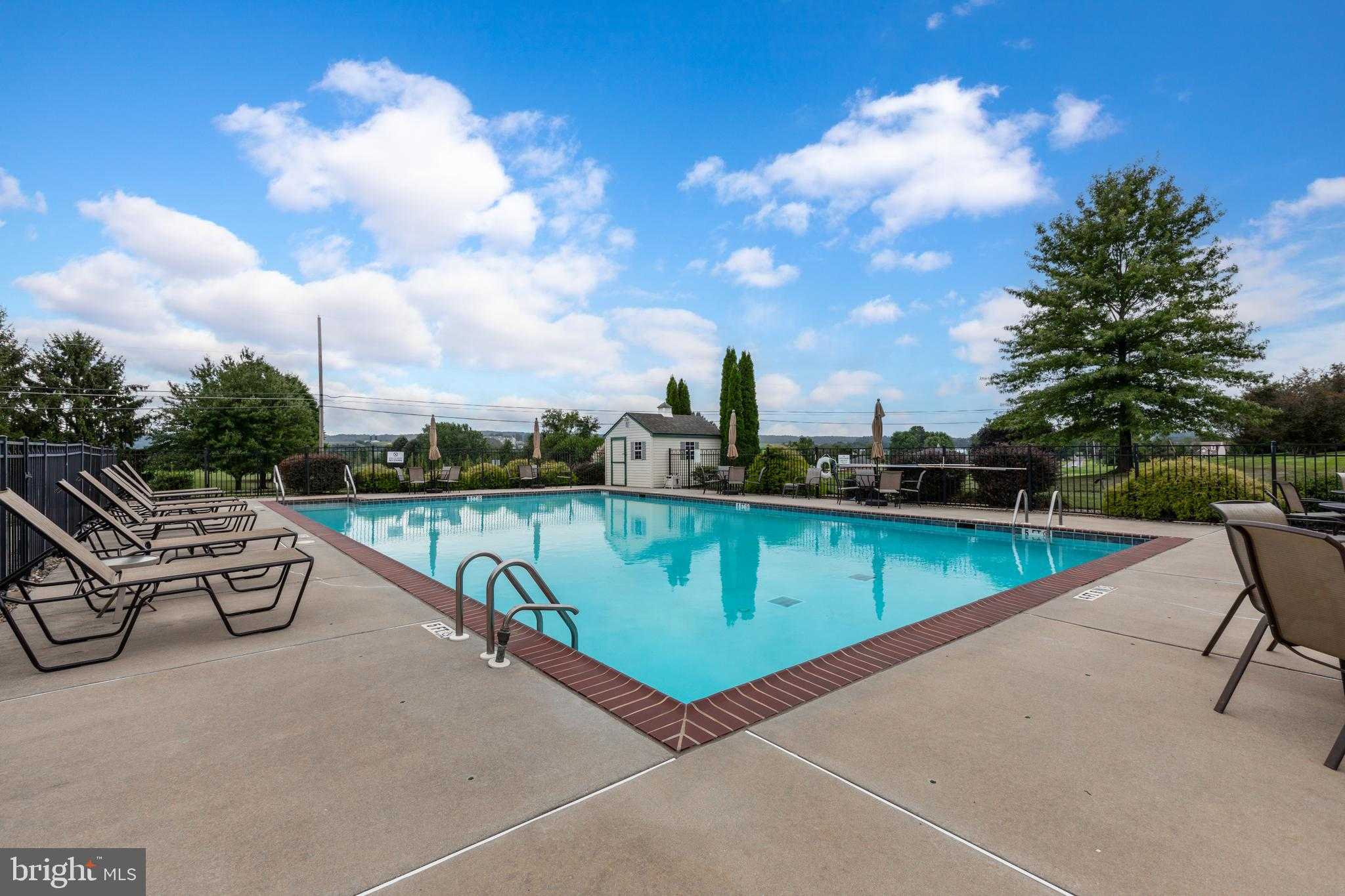 121 Augusta Dr photo 58