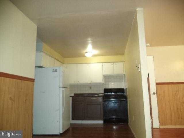 547 Allengrove St photo 9
