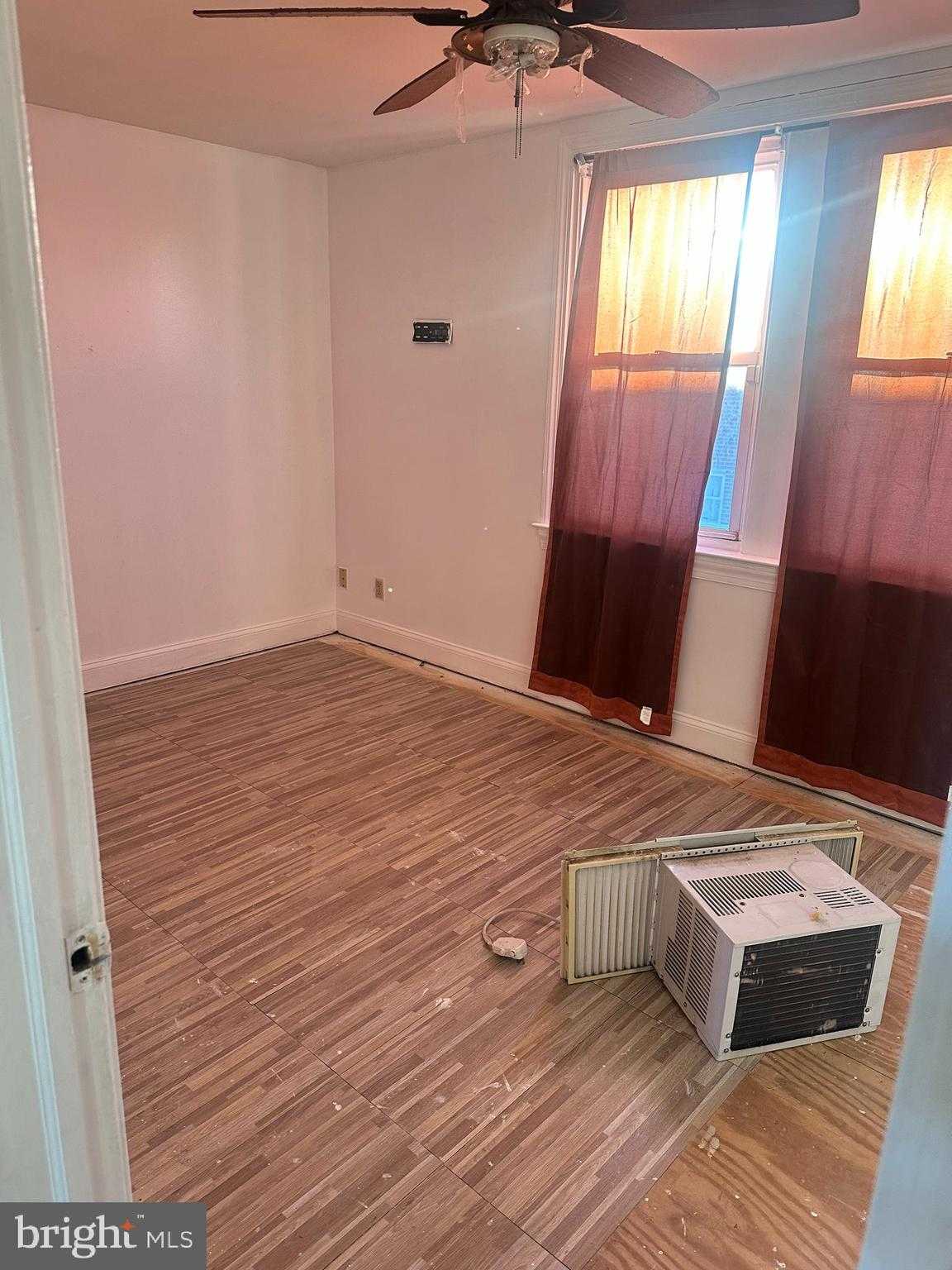 2054 Larue St photo 8