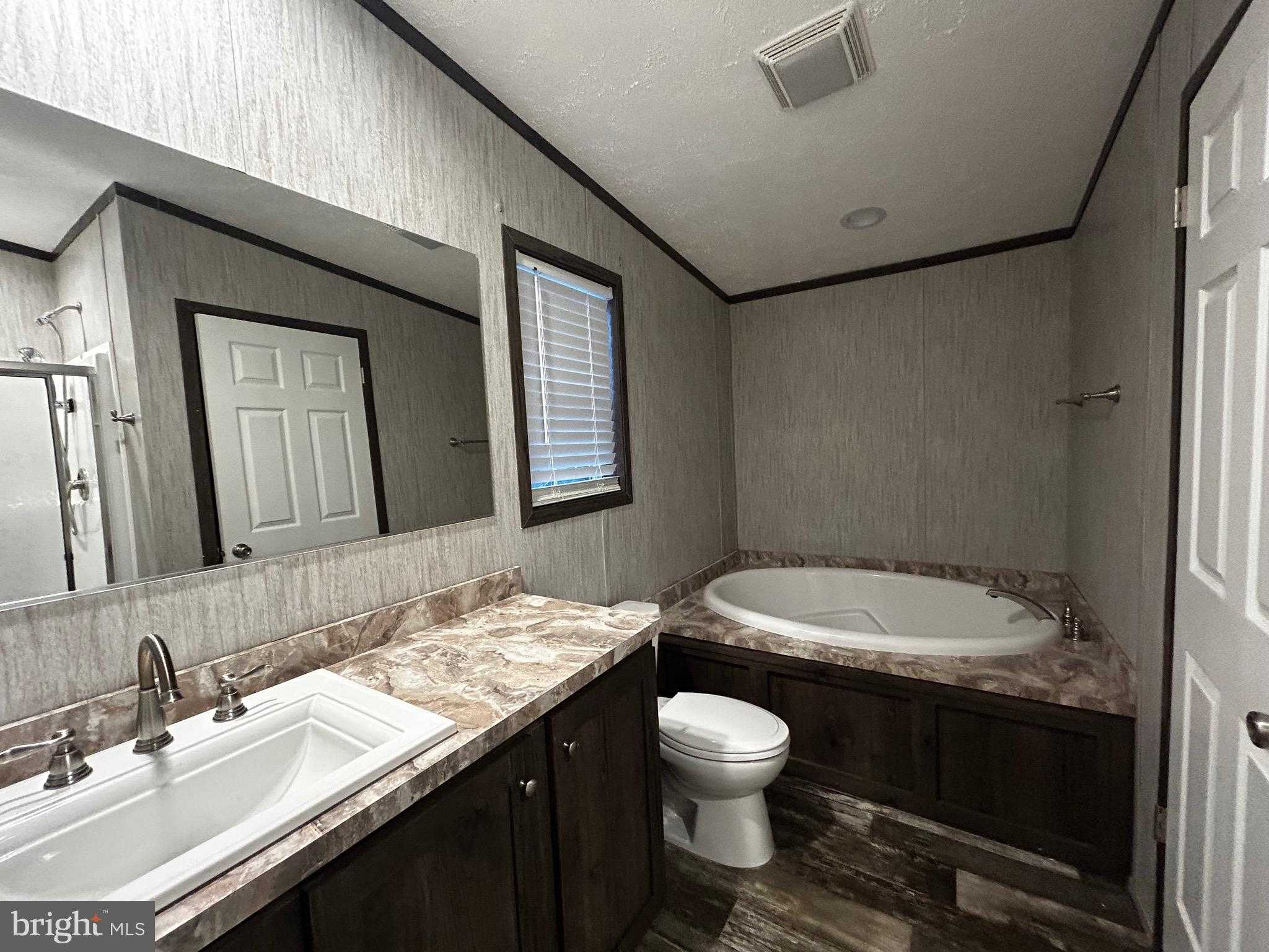 251 Apollo CT photo 23