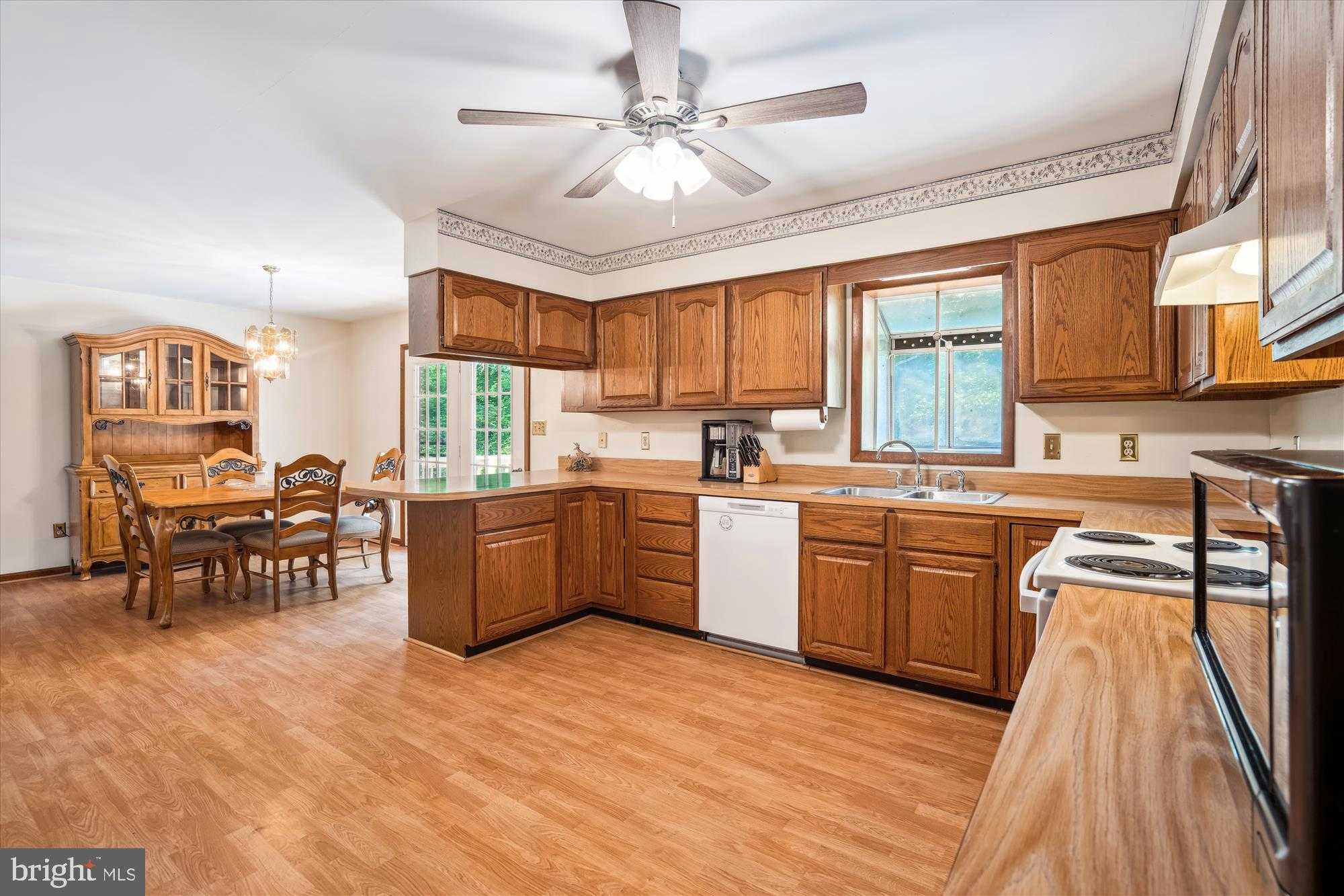 13245 Croom Rd photo 16