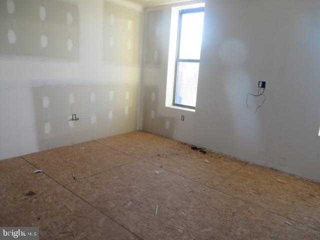 2033 W Diamond St photo 3