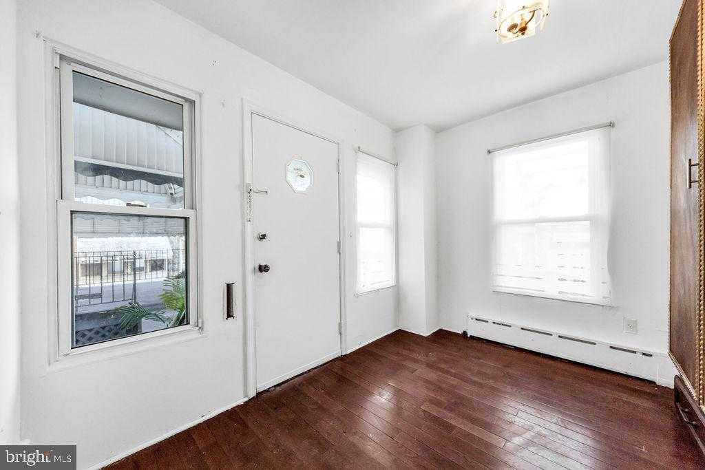 213 Heather Rd photo 4