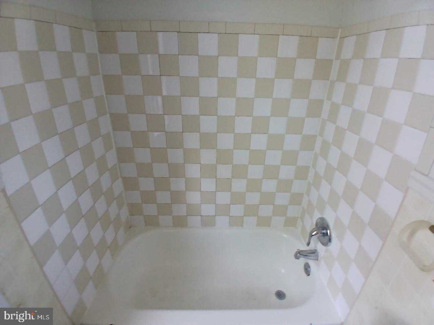 2926 N Stillman St photo 17