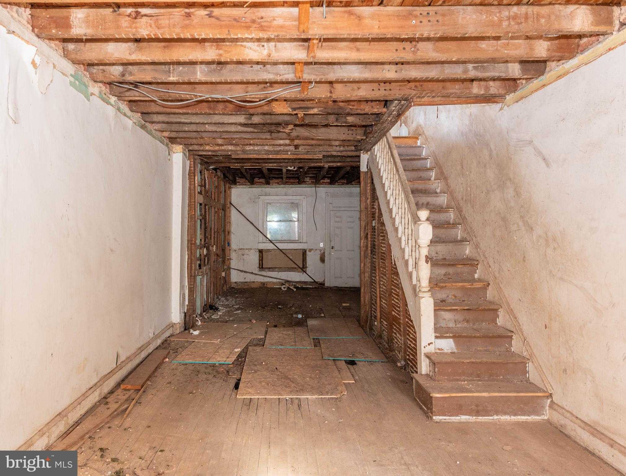 2818 E Madison St photo 2