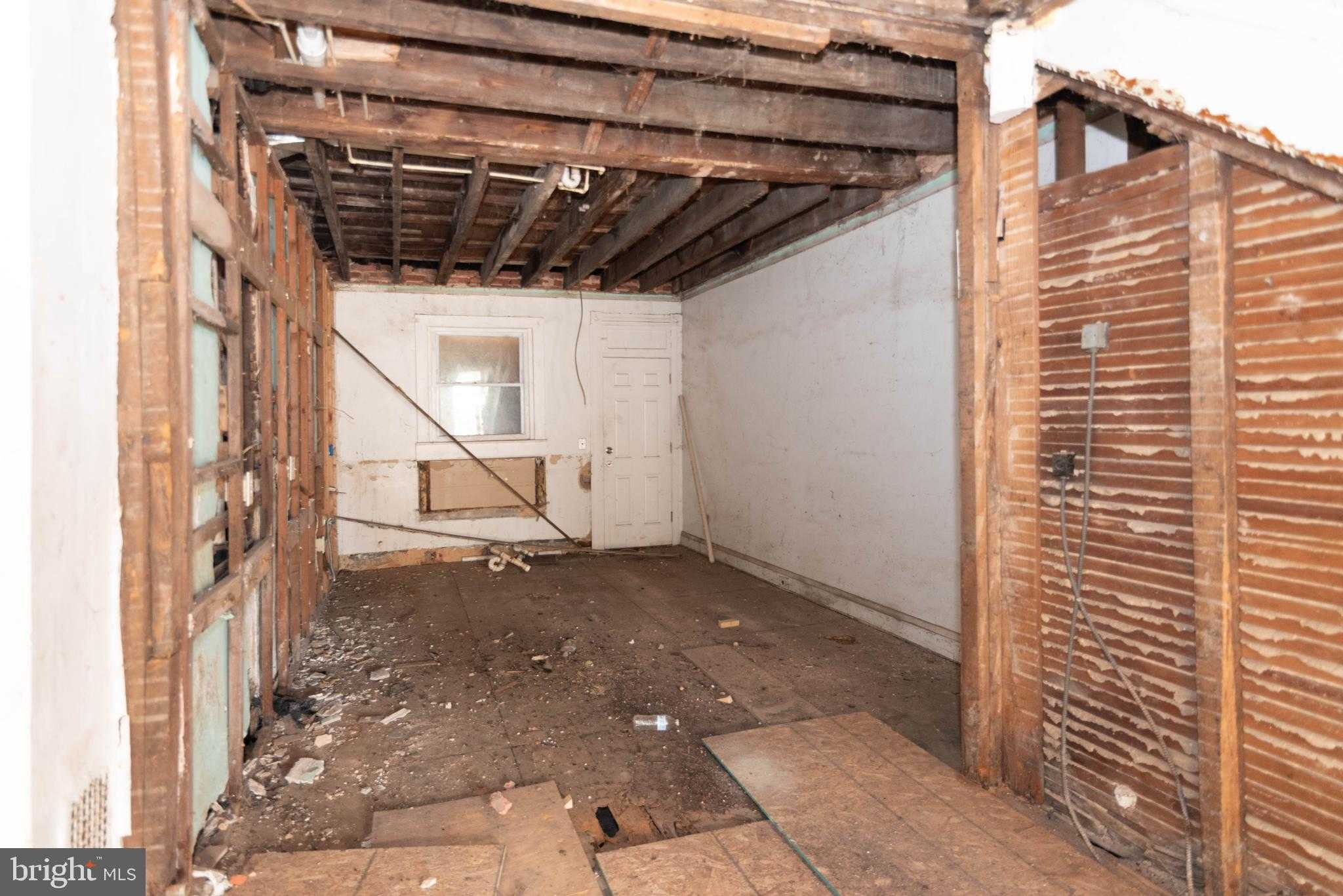 2818 E Madison St photo 6