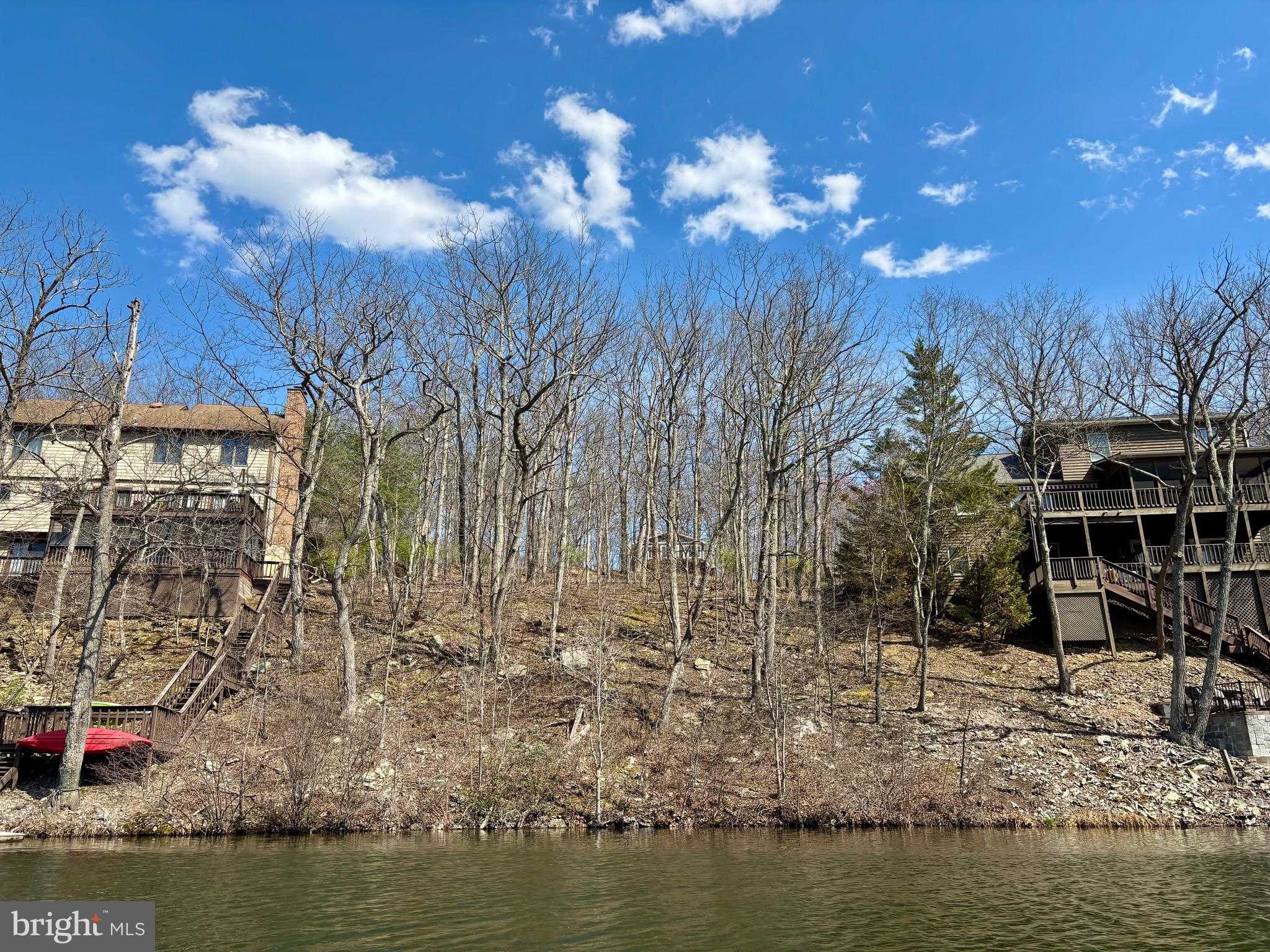 1065 Lakeview Dr photo 2