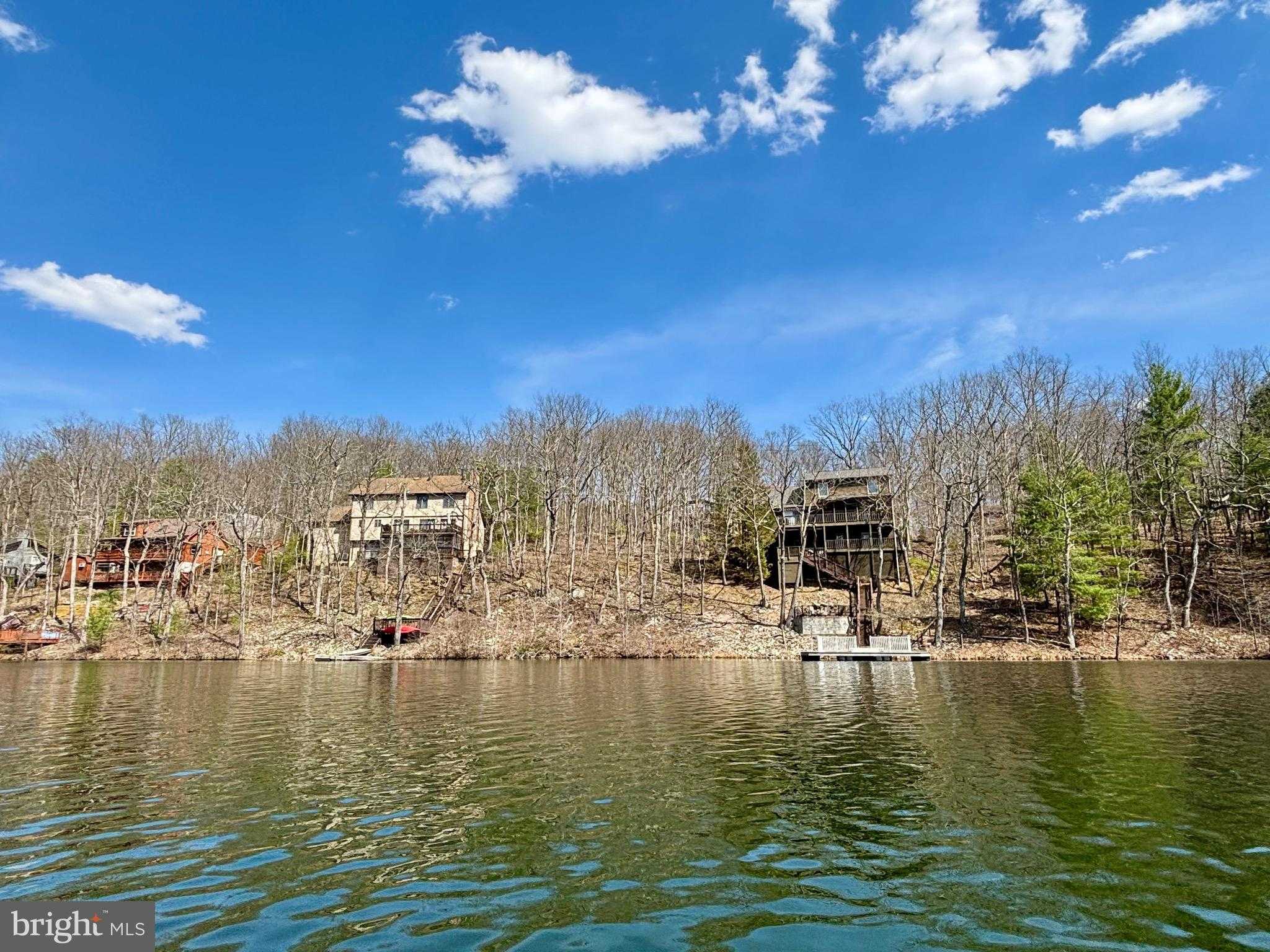 1065 Lakeview Dr photo 3