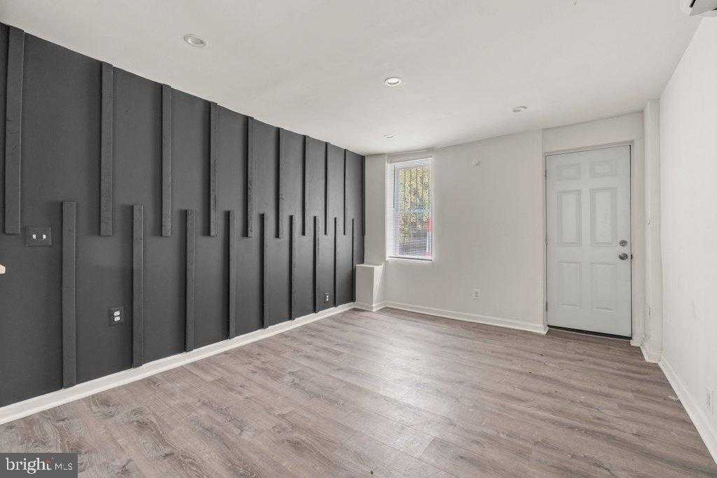 122 S Carlton St photo 4