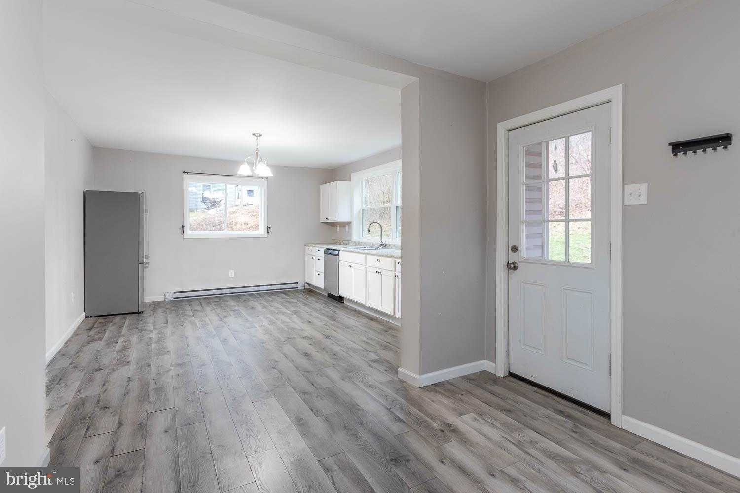 122 Stone St photo 11