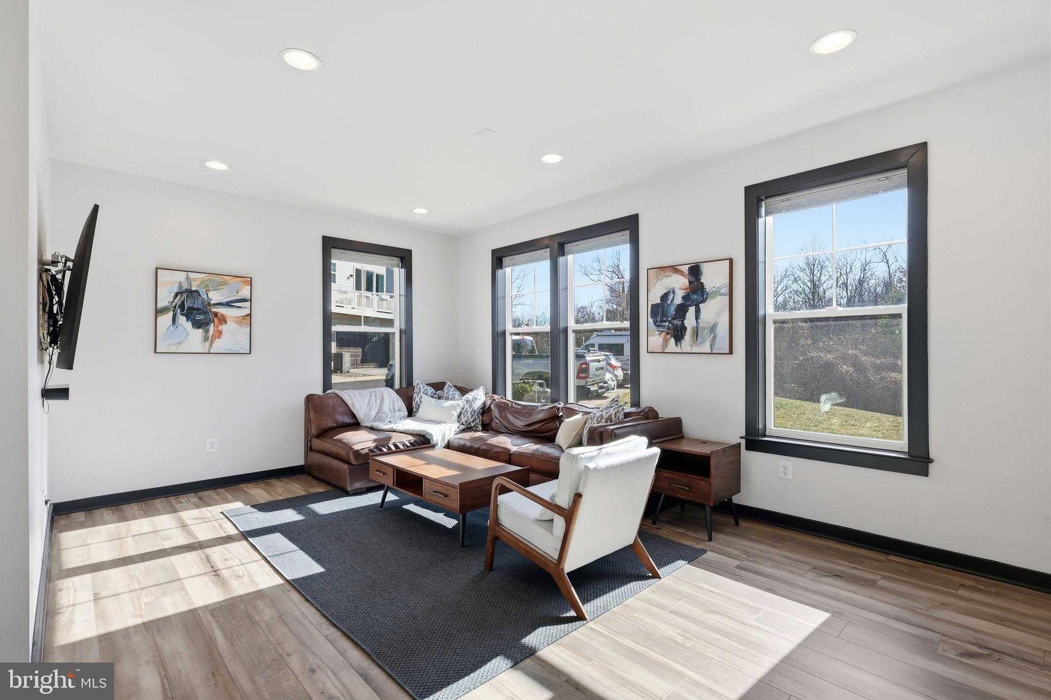 121 Kinross Ln photo 4