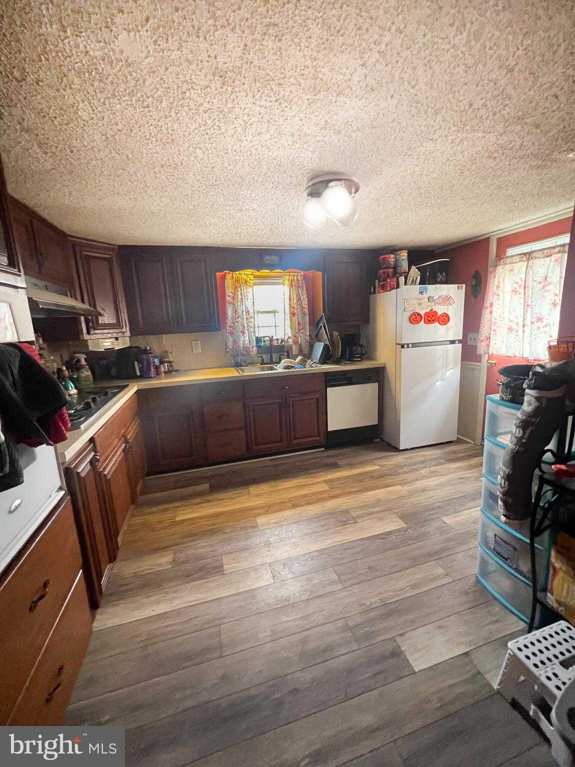 186 W Railroad St photo 6