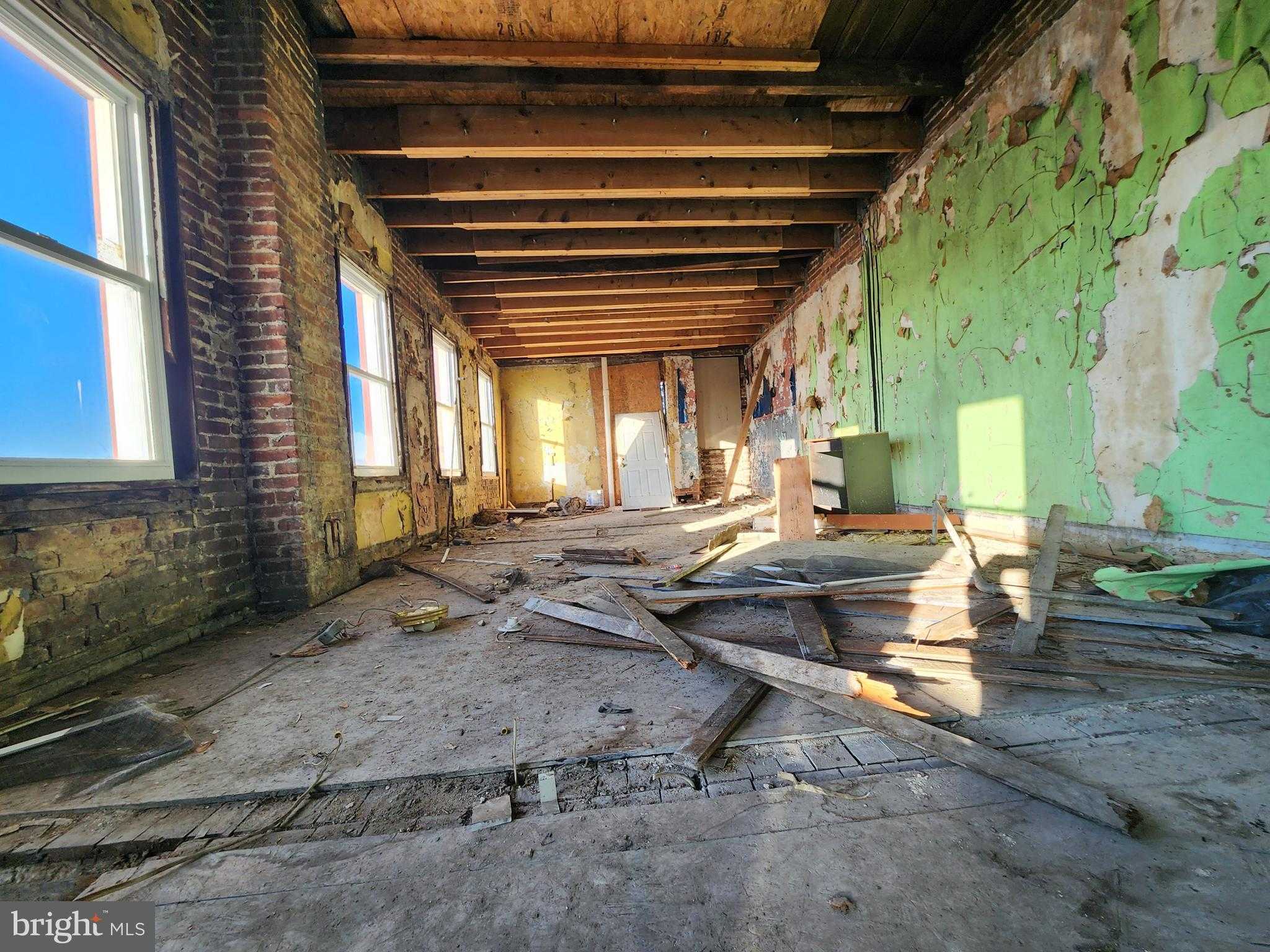 2100 N Fulton Ave photo 19