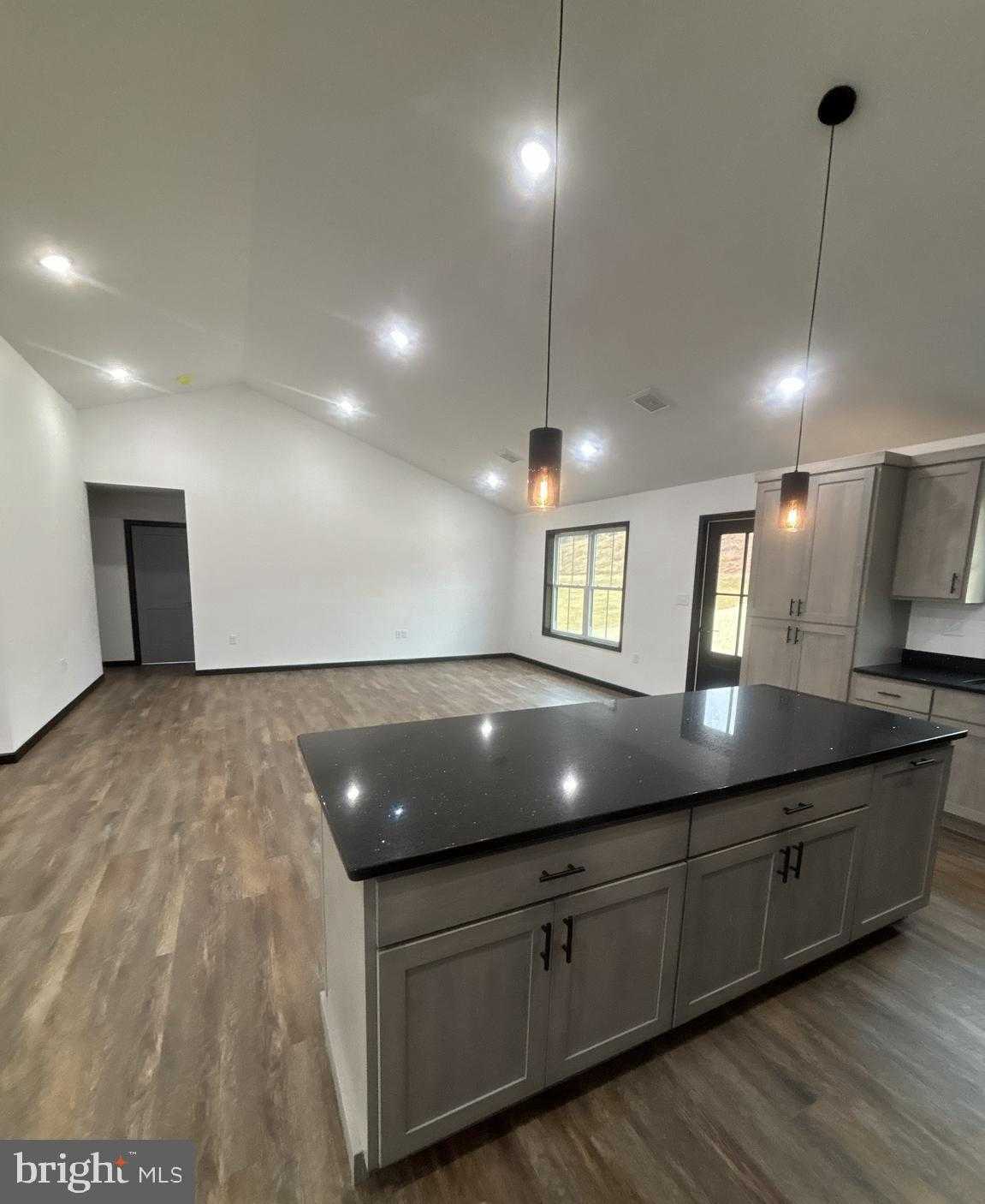 194 Meadowcreek Dr photo 7