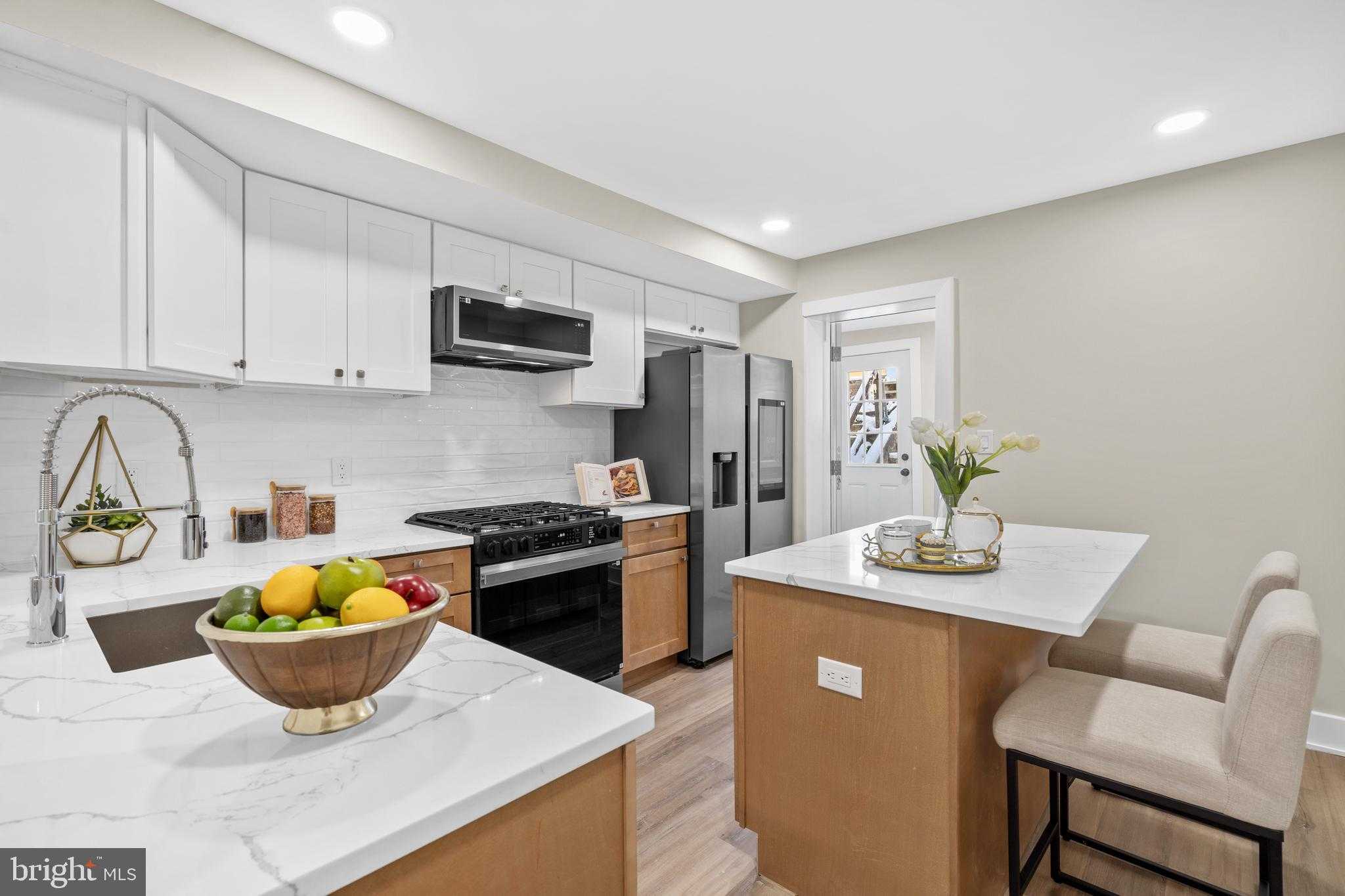 378 E Elm St photo 12