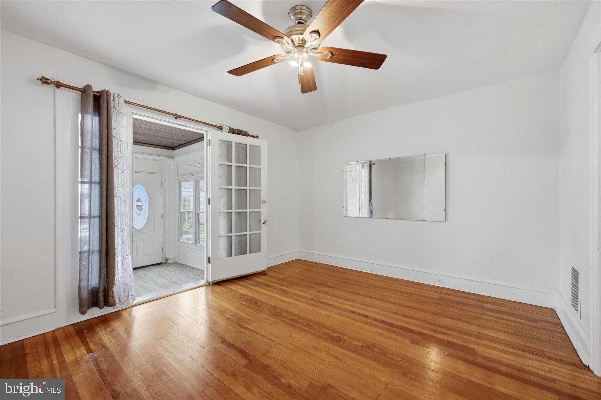 7 Rhodes Ave photo 3