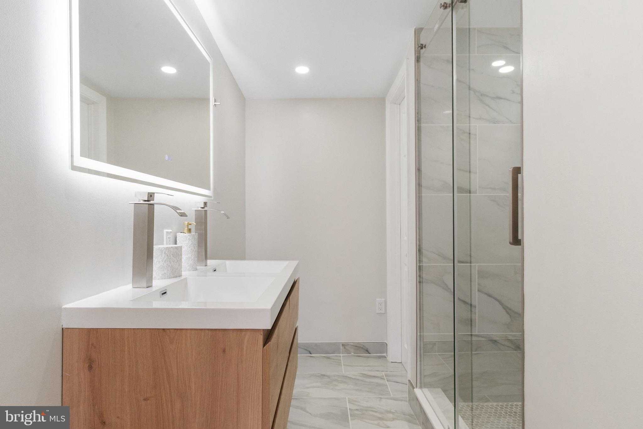 1203 Moore St photo 20