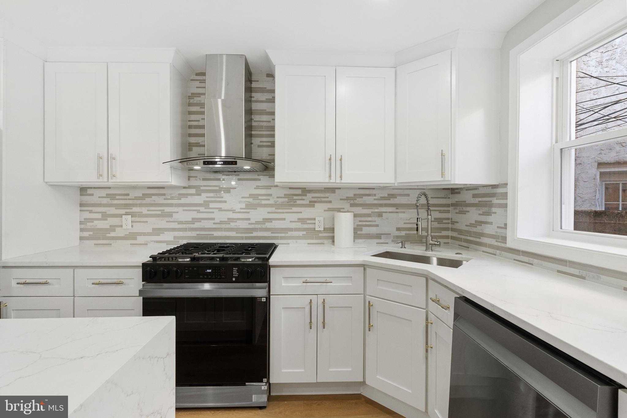 1203 Moore St photo 7