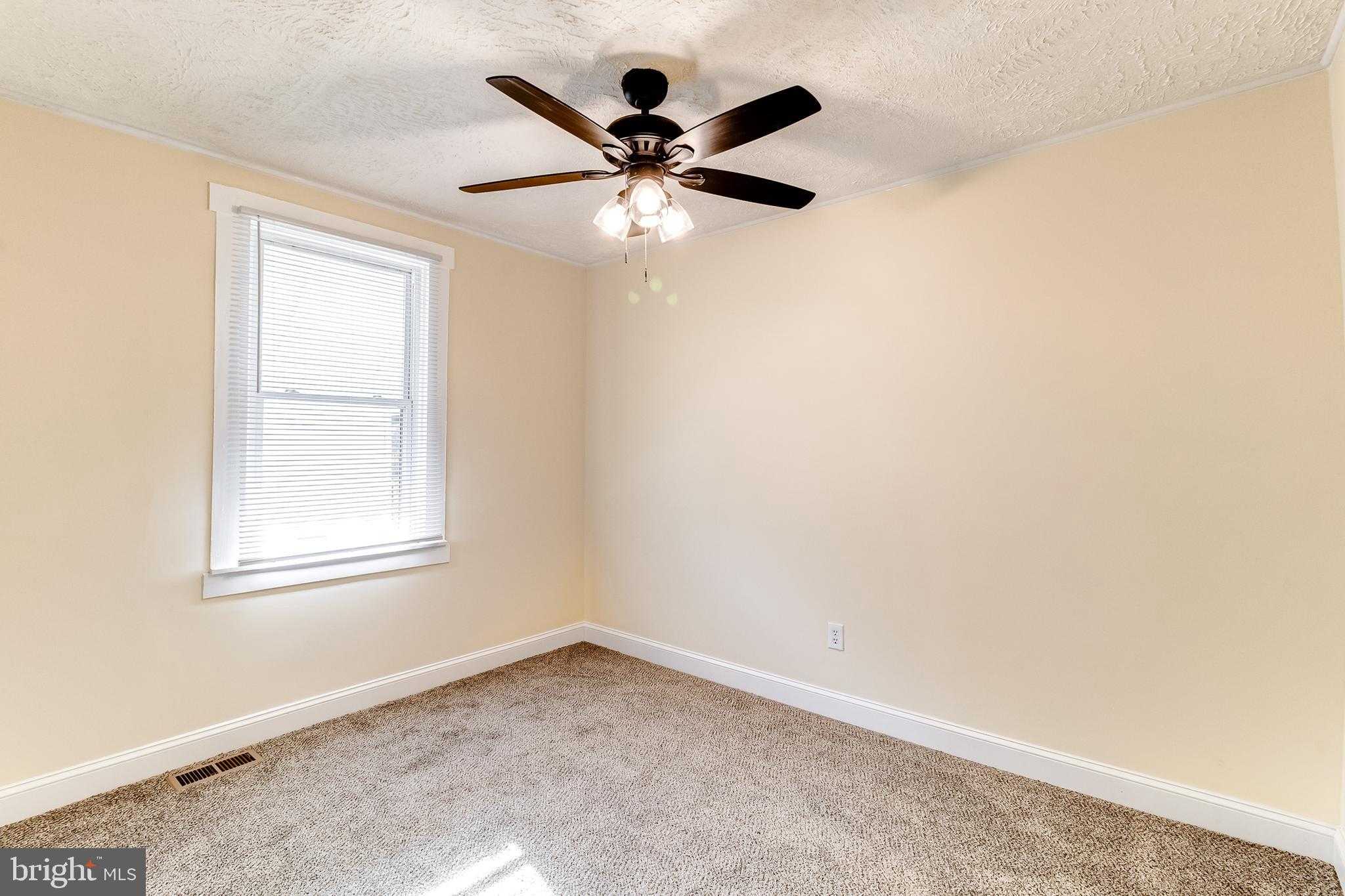 300 Lorraine Ave photo 16