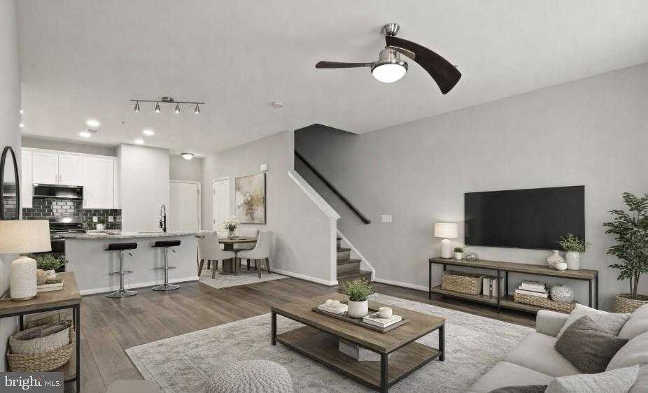 9541 Center St photo 7