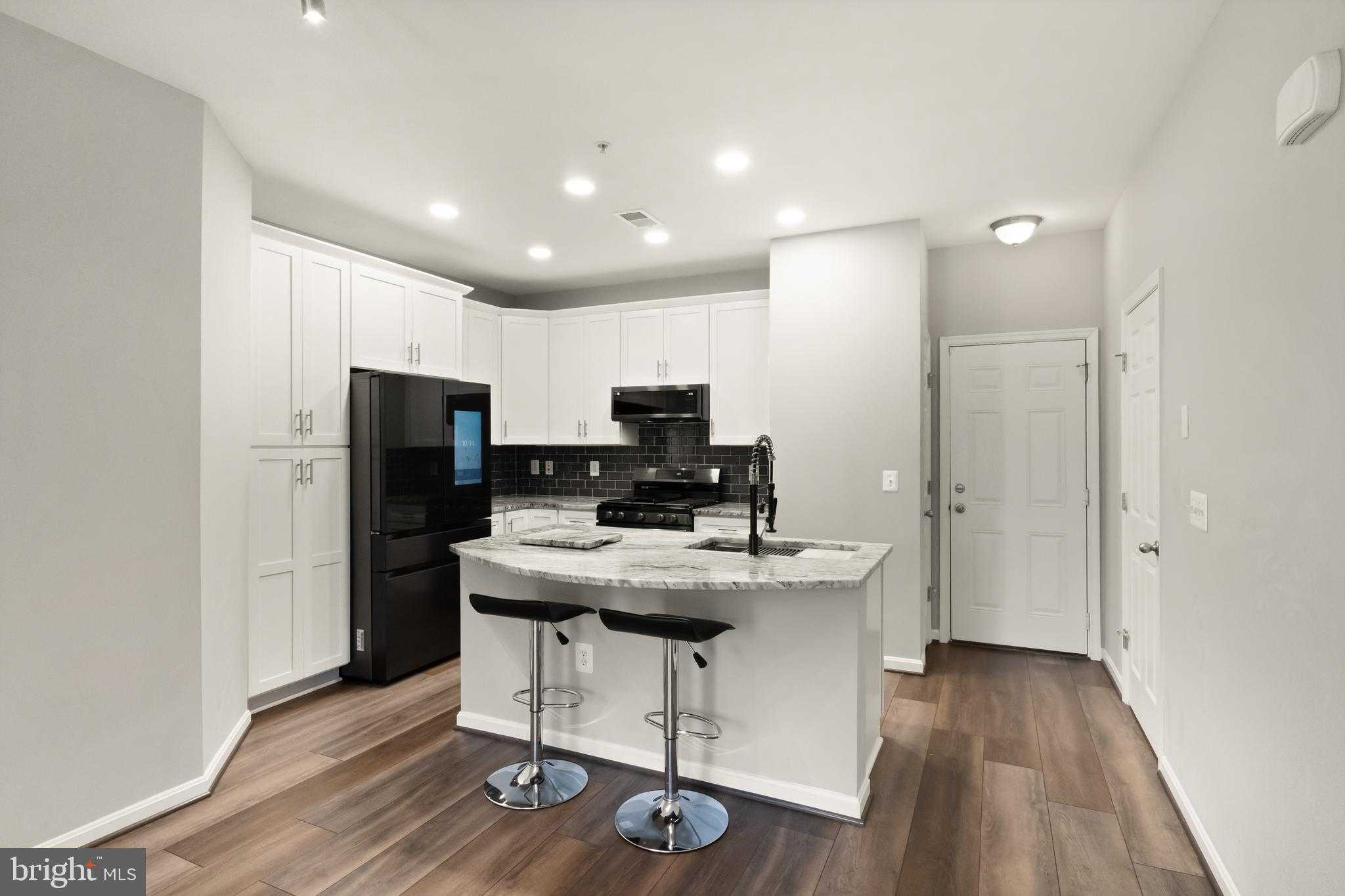 9541 Center St photo 8