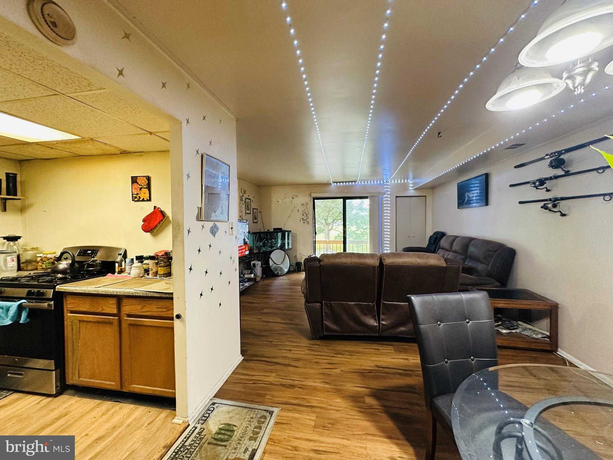 7525 Calvert St photo 30