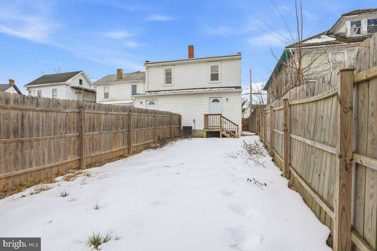 726 N Queen St photo 17