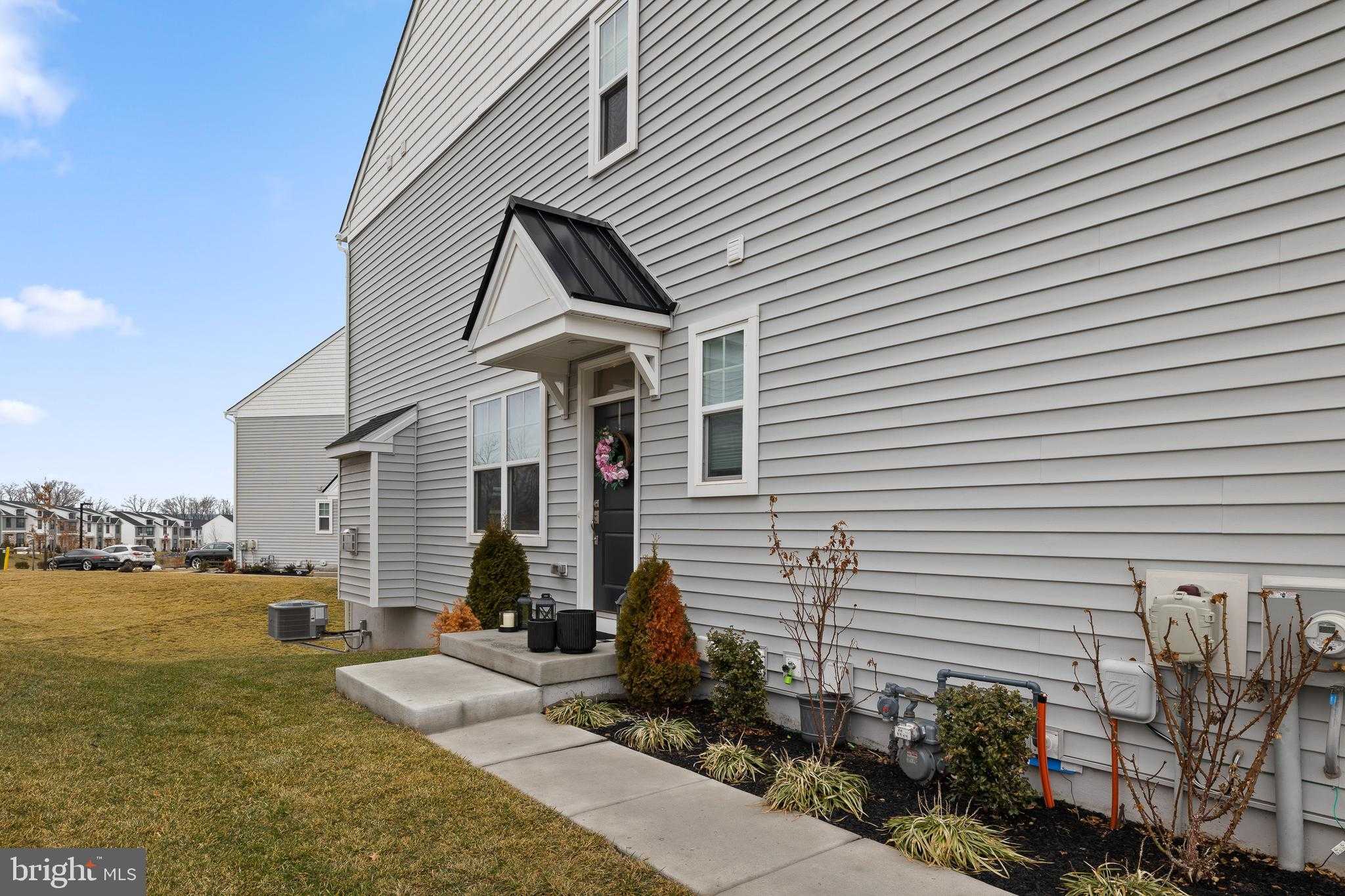 106 Charles Ln photo 3