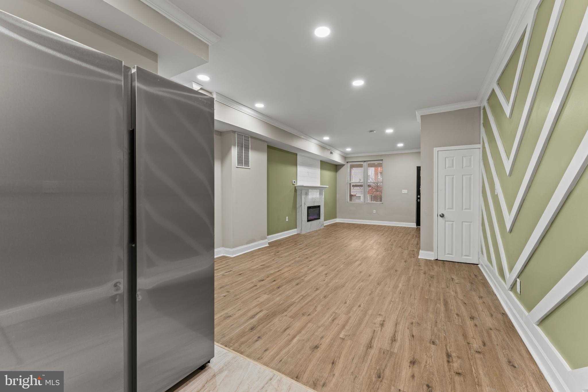 2560 Robb St photo 18