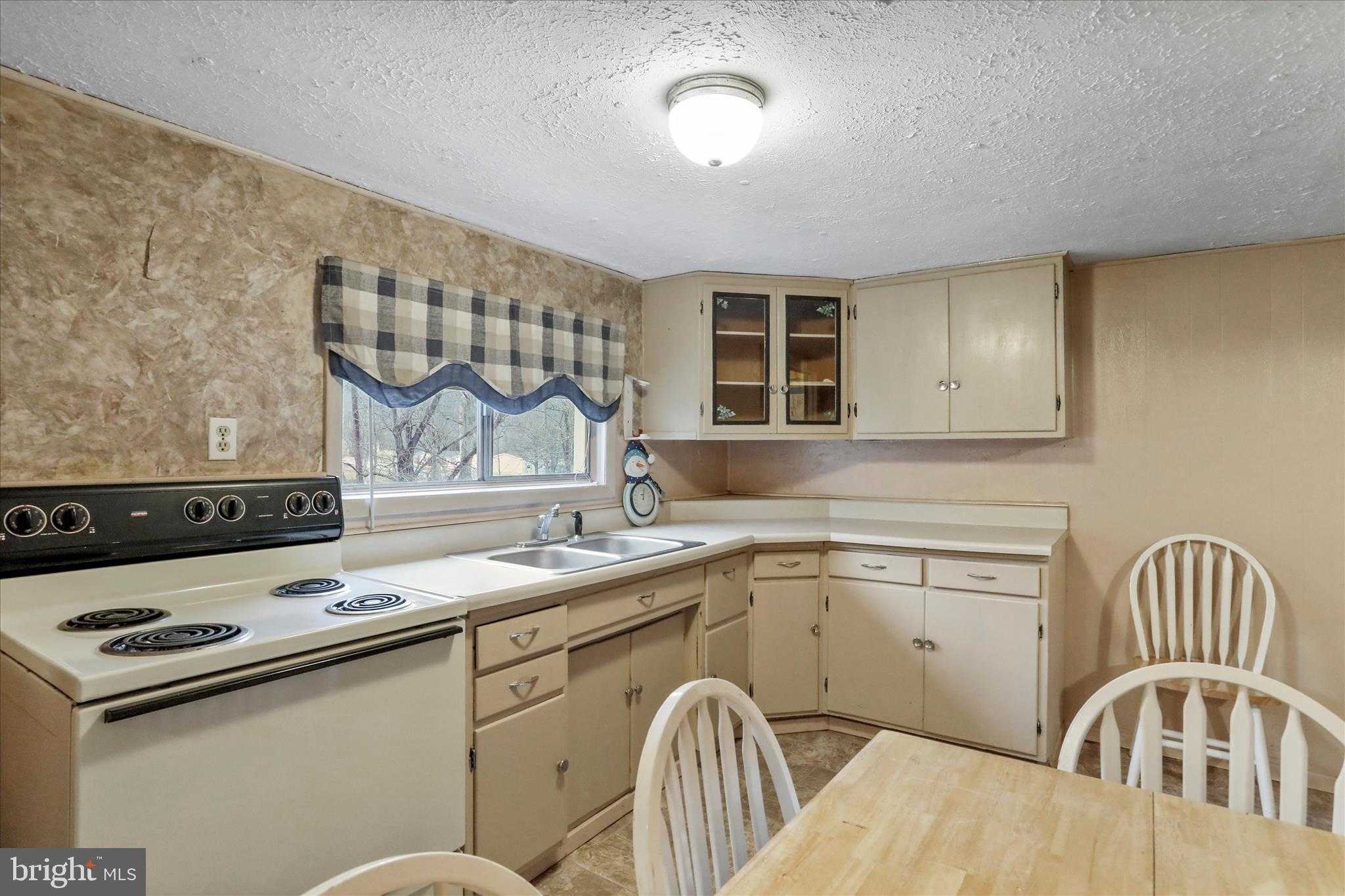 48 Wayland Dr photo 7