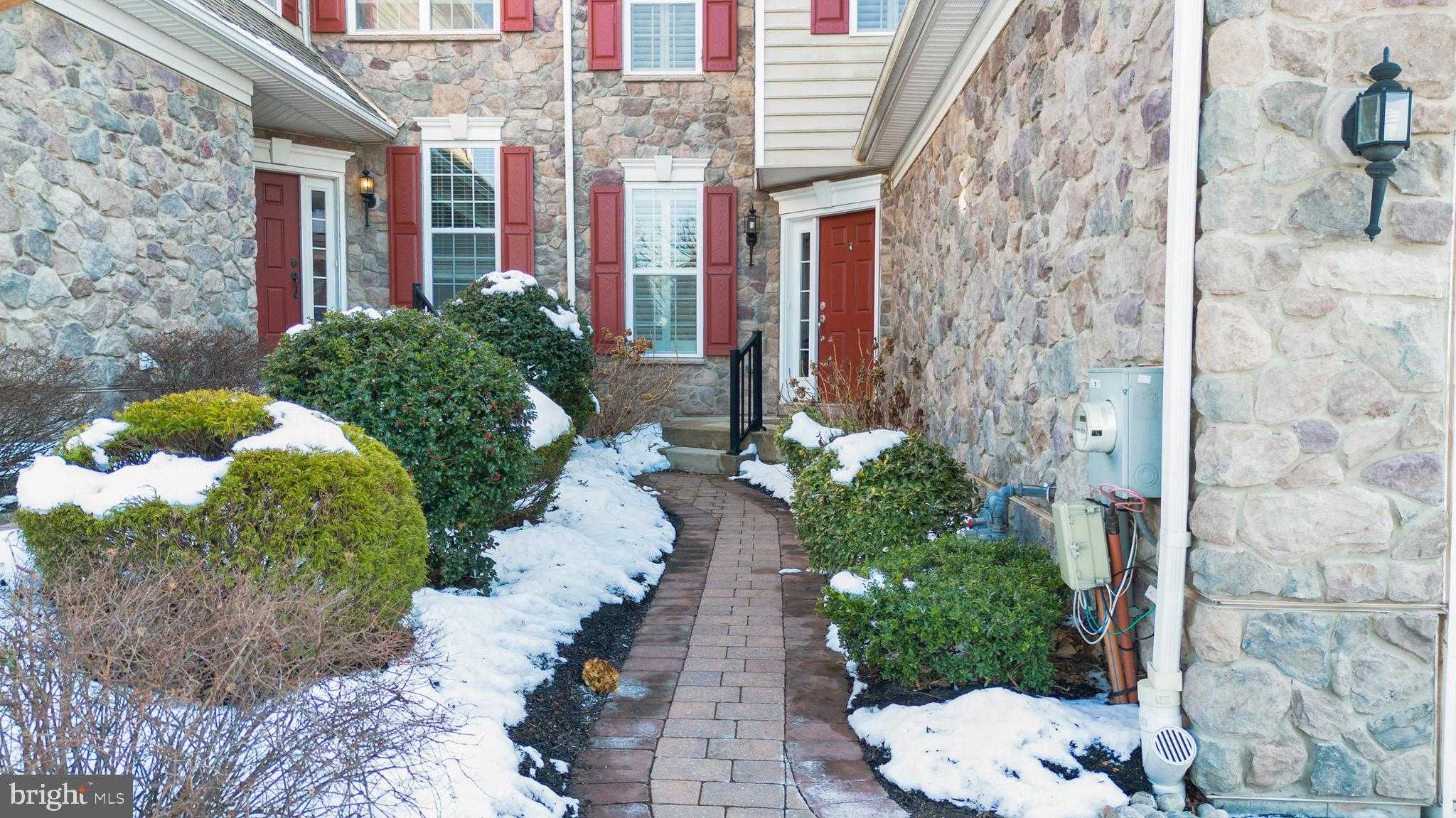 325 Joshua Tree Dr photo 4