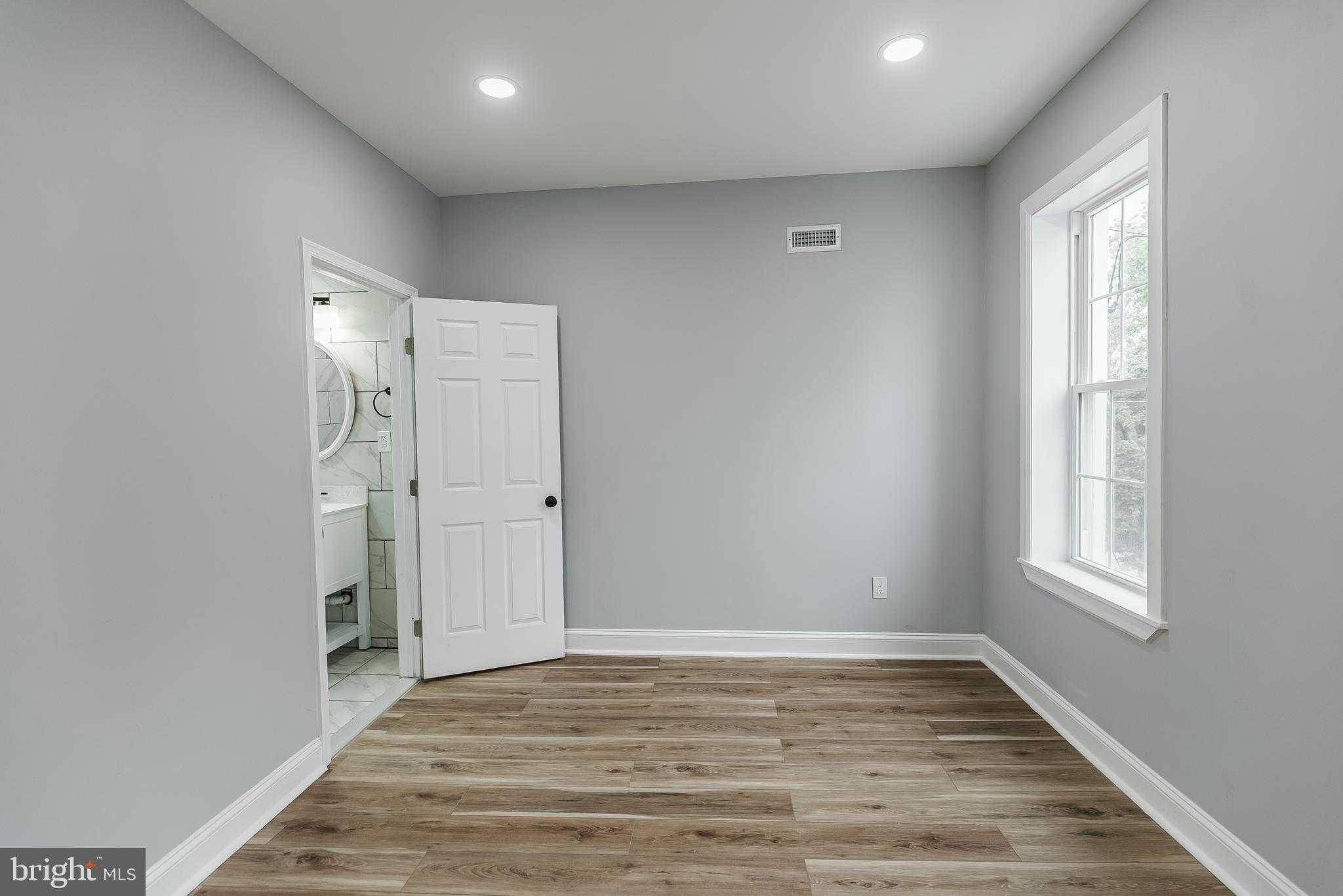 1932 E Moyamensing Ave photo 38