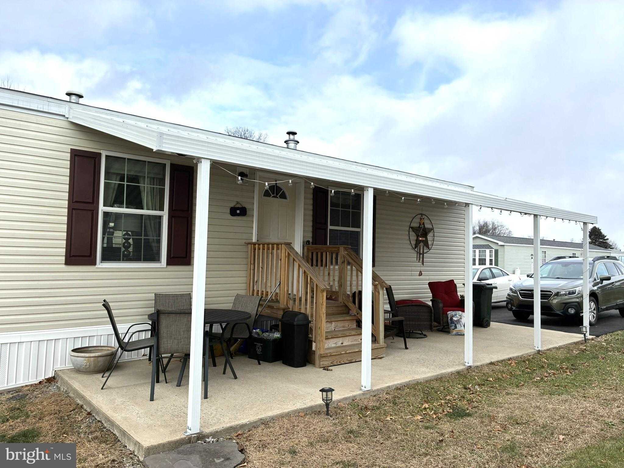 135 Hillside Dr photo 2